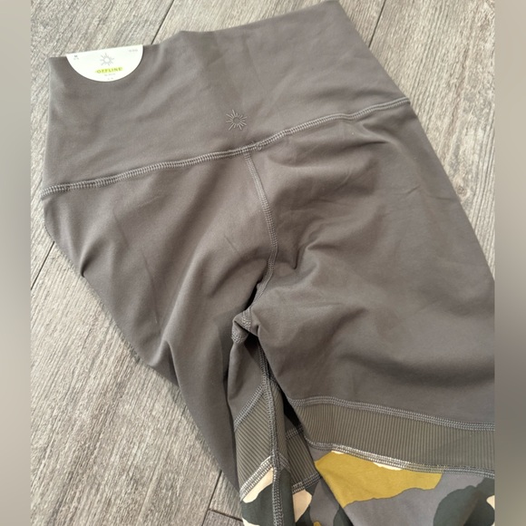 AERIE the hugger camo leggings 🤍 - Picture 7 of 10